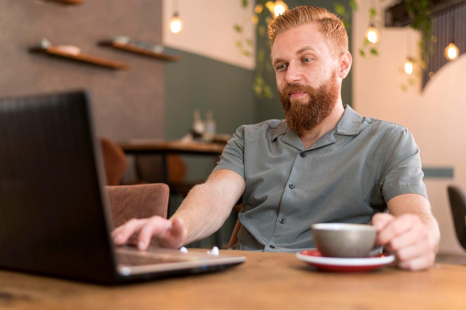 Sesión de formación práctica sobre gestión financiera y análisis de flujo de efectivo